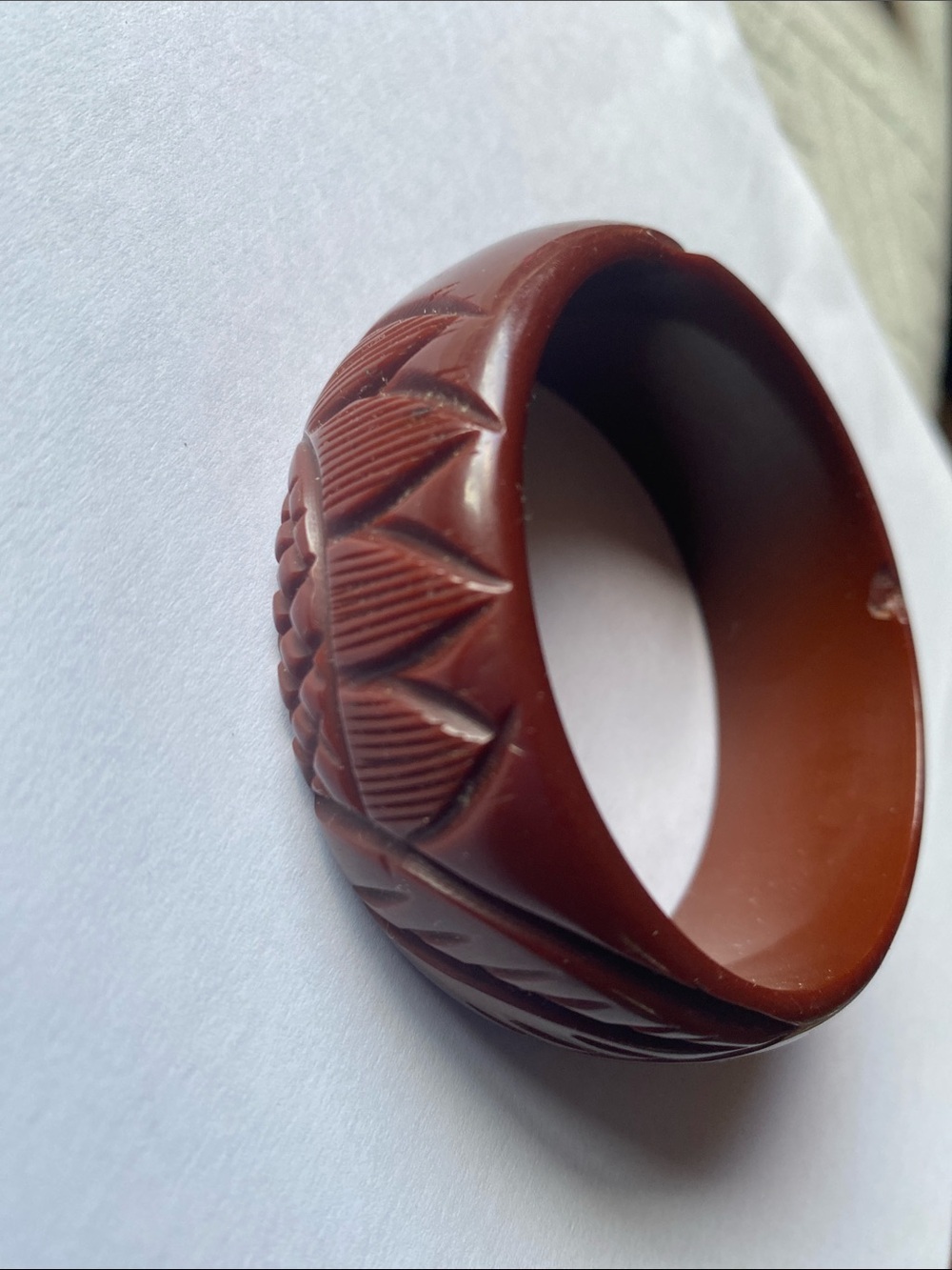 Vintage Carved Bakelite Bangle Bracelet in Rich Brown - Picture 2 of 4